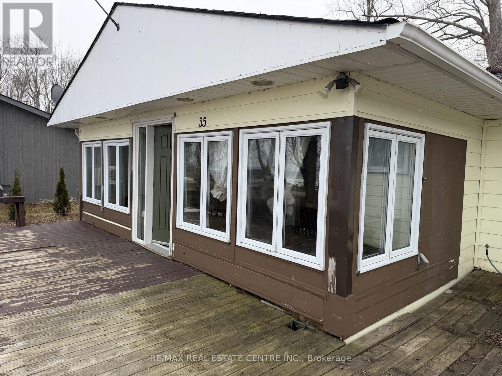 35 Lakeside Avenue, Meaford, Ontario N4L 1A7 - Photo 30 - X12929458
