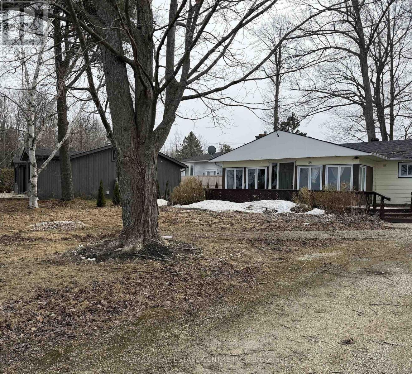 35 Lakeside Avenue, Meaford, Ontario N4L 1A7 - Photo 31 - X12929458