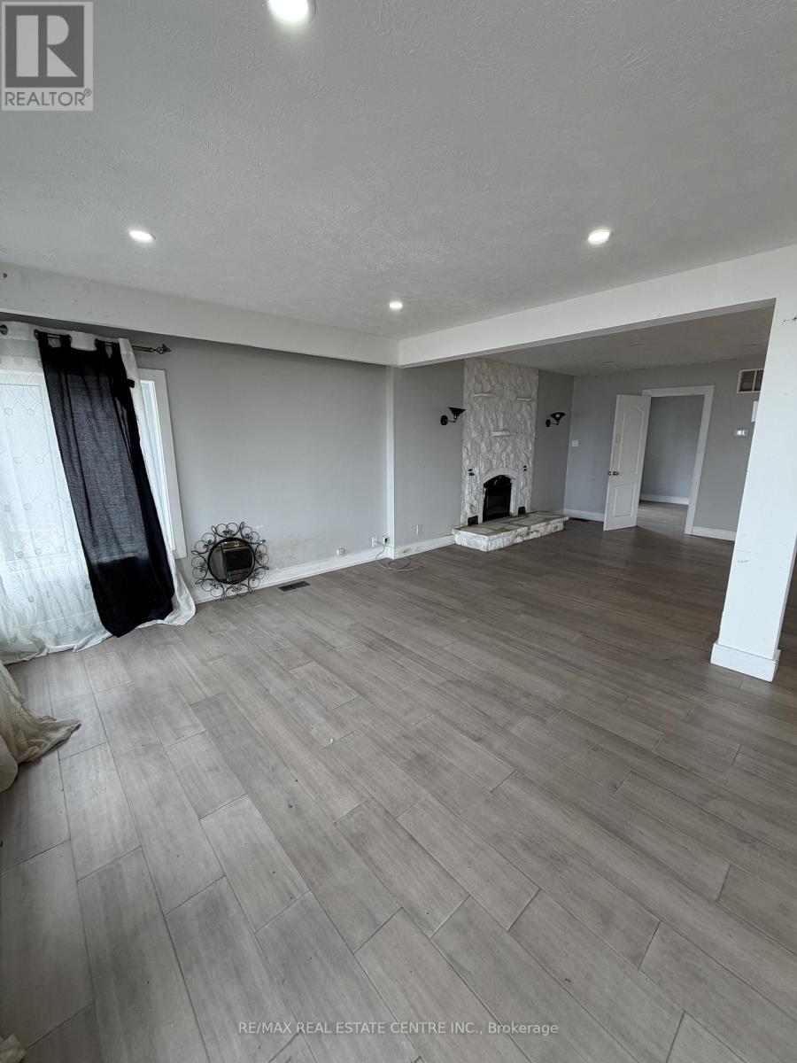 35 Lakeside Avenue, Meaford, Ontario N4L 1A7 - Photo 7 - X12929458