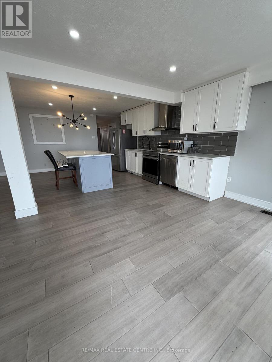 35 Lakeside Avenue, Meaford, Ontario N4L 1A7 - Photo 8 - X12929458