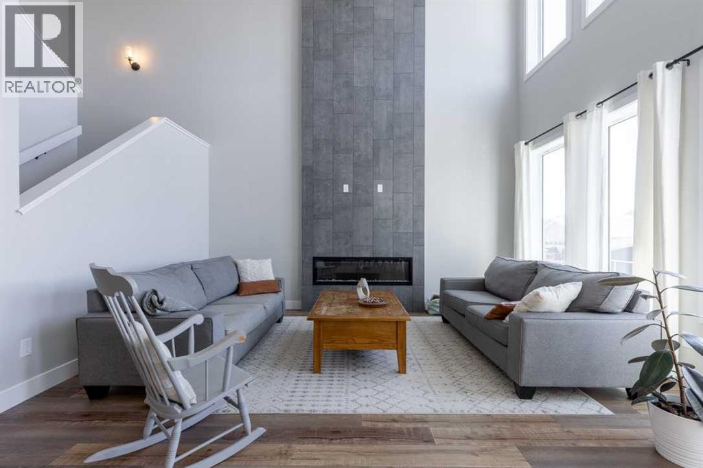 4889 7th Street W, Claresholm, Alberta  T0L 0T0 - Photo 3 - A2280289