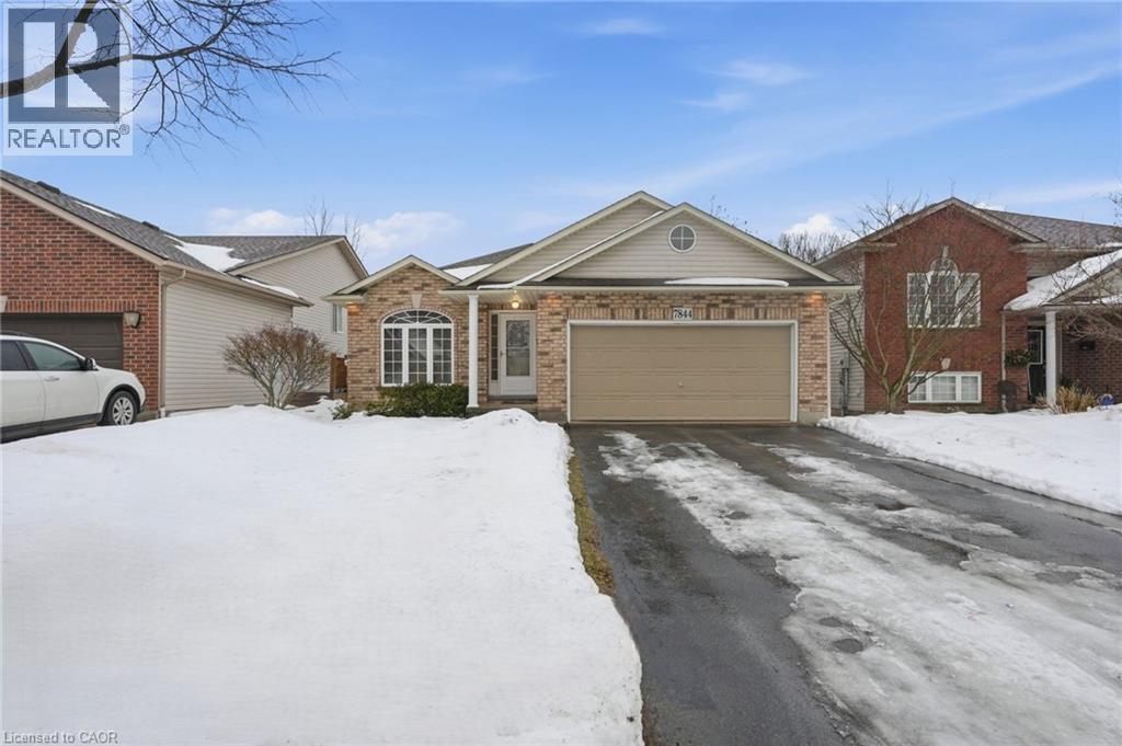 7844 Charnwood Avenue, Niagara Falls, Ontario  L2H 3E2 - Photo 2 - 40805829