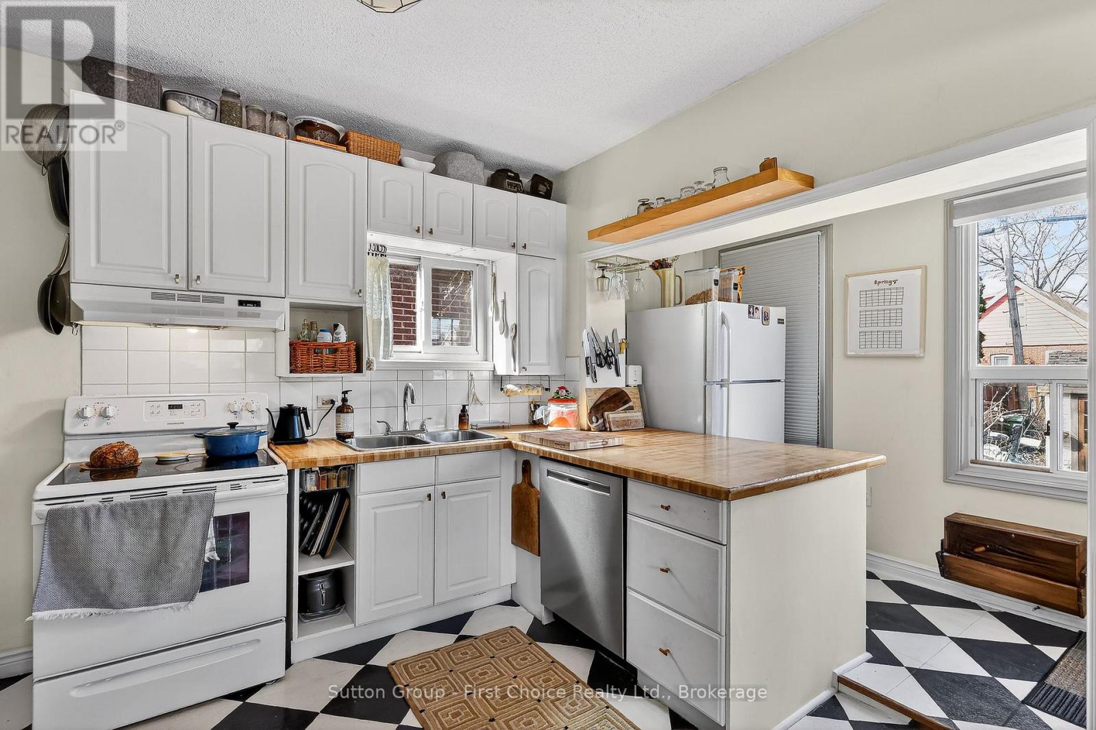 105 Barons Avenue N, Hamilton (Homeside), Ontario  L8H 5A5 - Photo 13 - X12929480