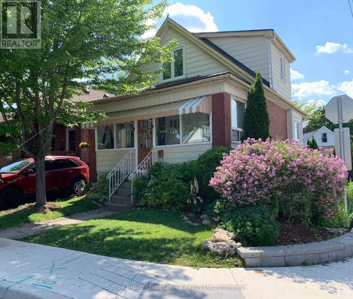 105 Barons Avenue N, Hamilton (Homeside), Ontario  L8H 5A5 - Photo 2 - X12929480