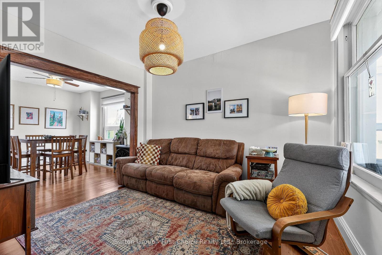 105 Barons Avenue N, Hamilton (Homeside), Ontario  L8H 5A5 - Photo 5 - X12929480