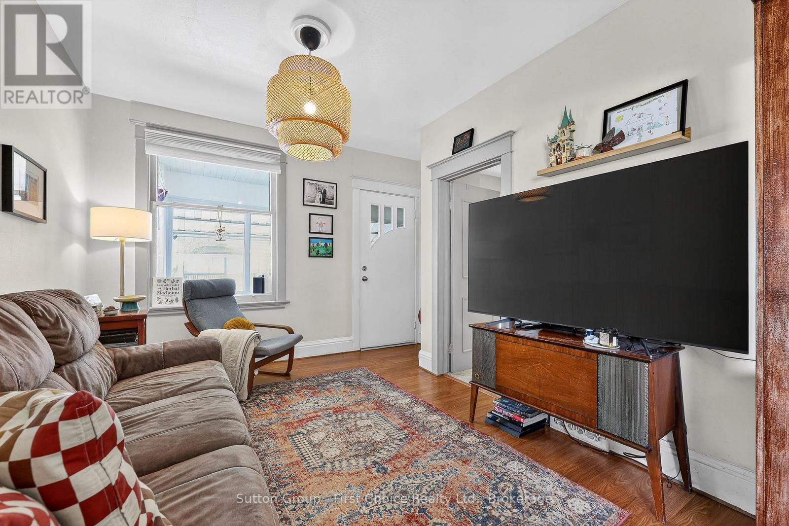 105 Barons Avenue N, Hamilton (Homeside), Ontario  L8H 5A5 - Photo 6 - X12929480