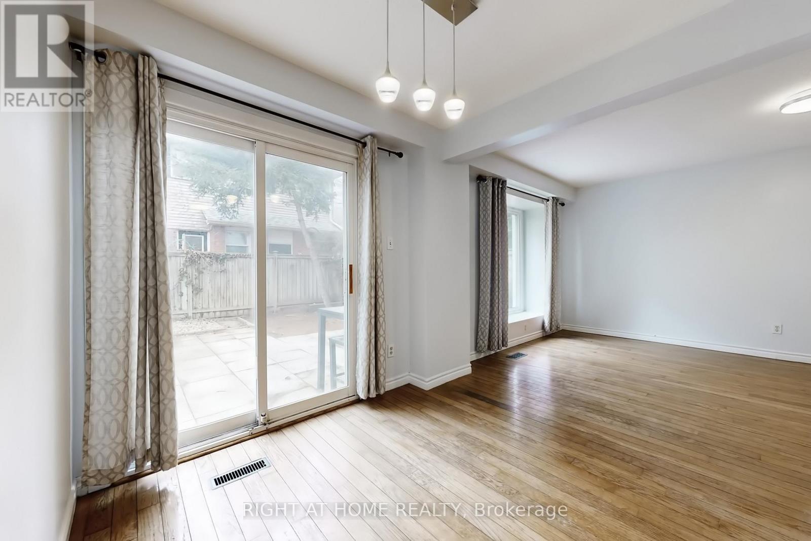 801 Edgehill Road N, Mississauga, Ontario  L5H 3Y2 - Photo 12 - W12854840