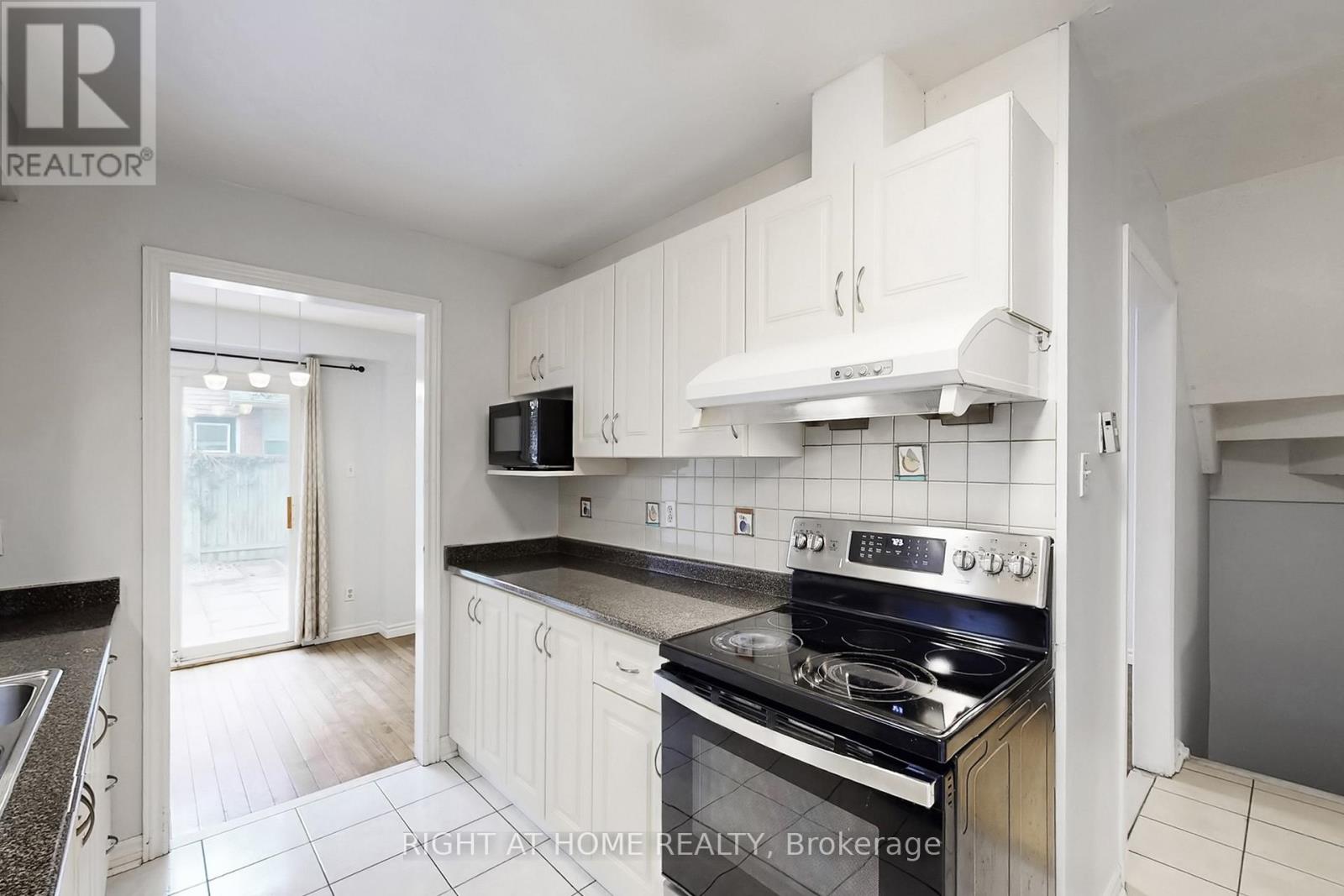 801 Edgehill Road N, Mississauga, Ontario  L5H 3Y2 - Photo 17 - W12854840