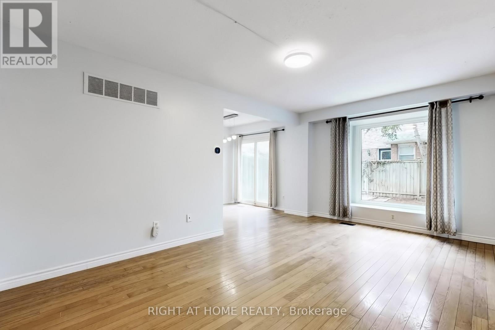 801 Edgehill Road N, Mississauga, Ontario  L5H 3Y2 - Photo 4 - W12854840