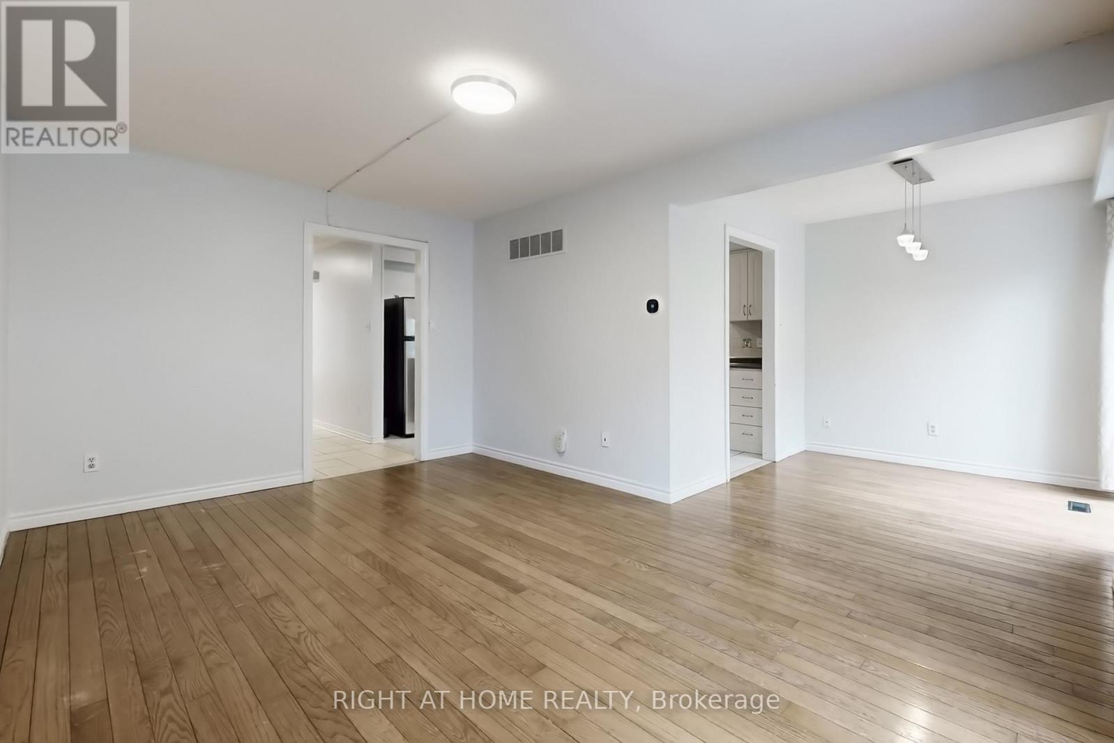 801 Edgehill Road N, Mississauga, Ontario  L5H 3Y2 - Photo 8 - W12854840