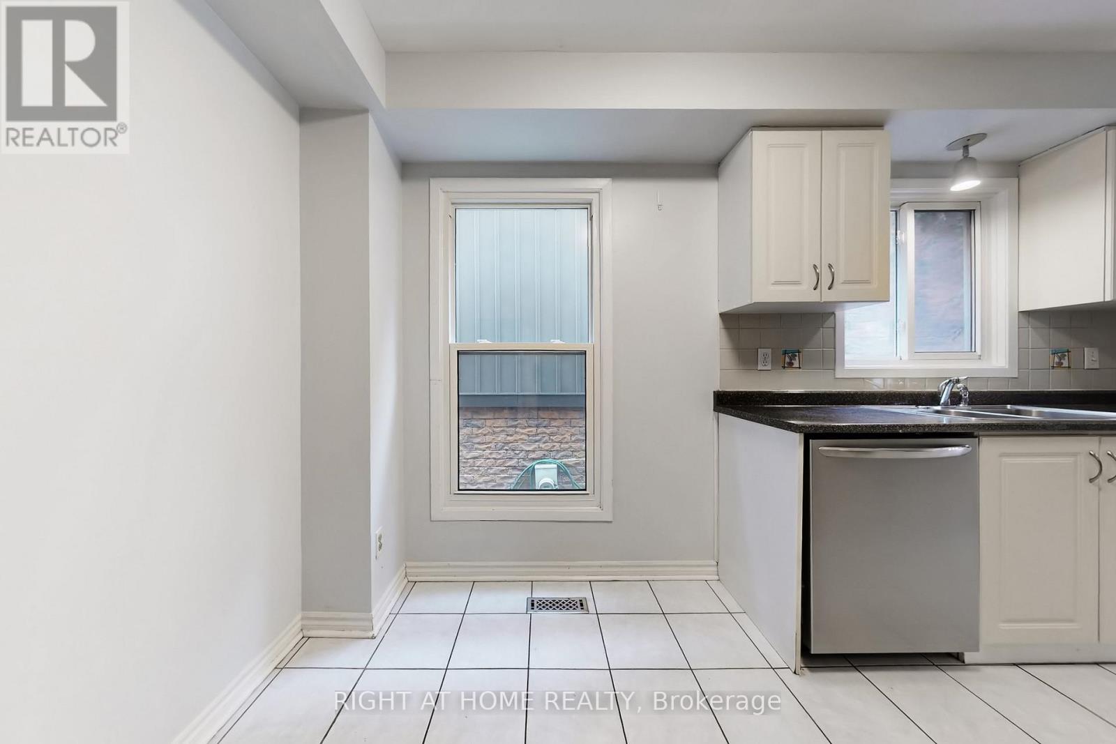 801 Edgehill Road N, Mississauga, Ontario  L5H 3Y2 - Photo 18 - W12854840