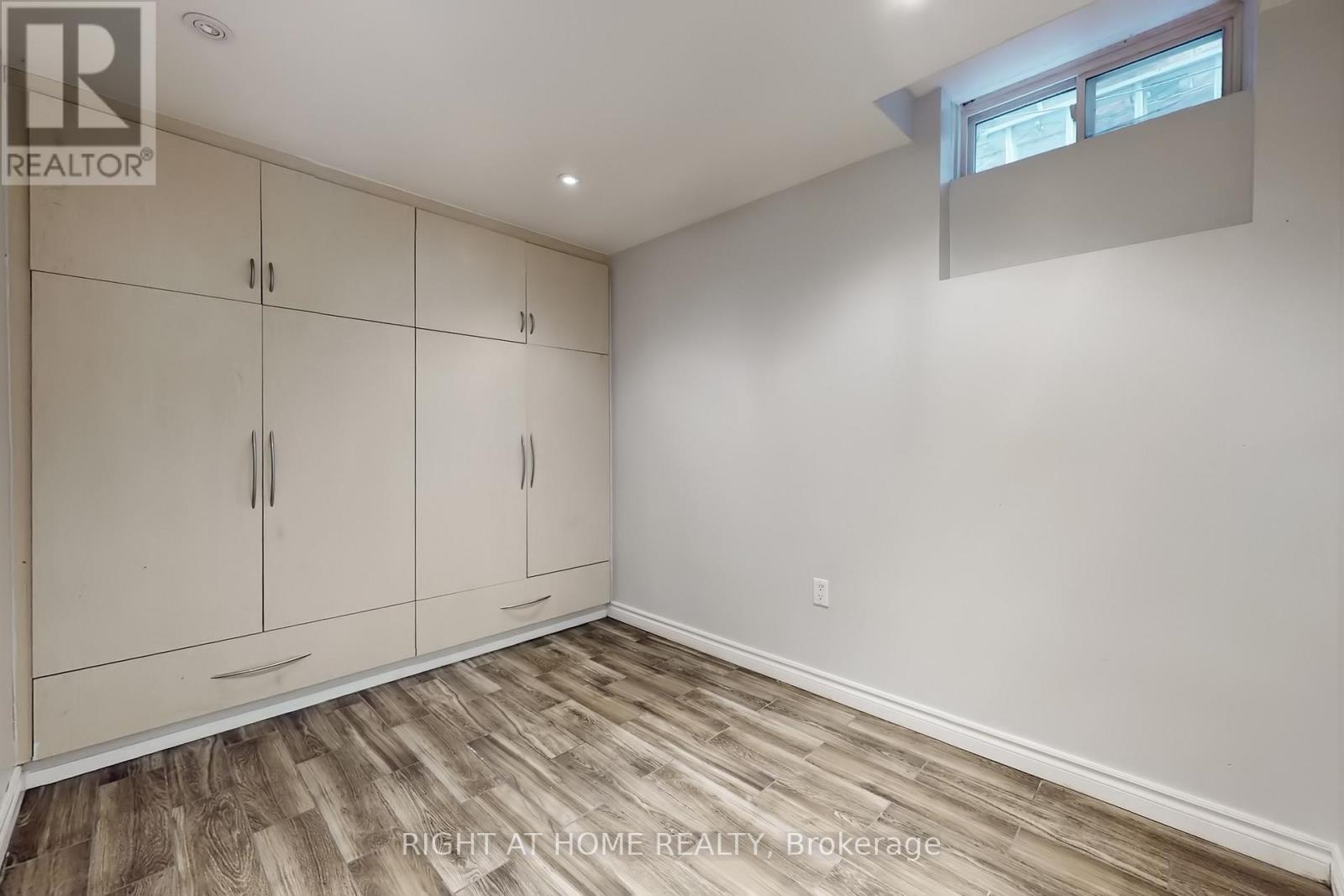 801 Edgehill Road N, Mississauga, Ontario  L5H 3Y2 - Photo 43 - W12854840