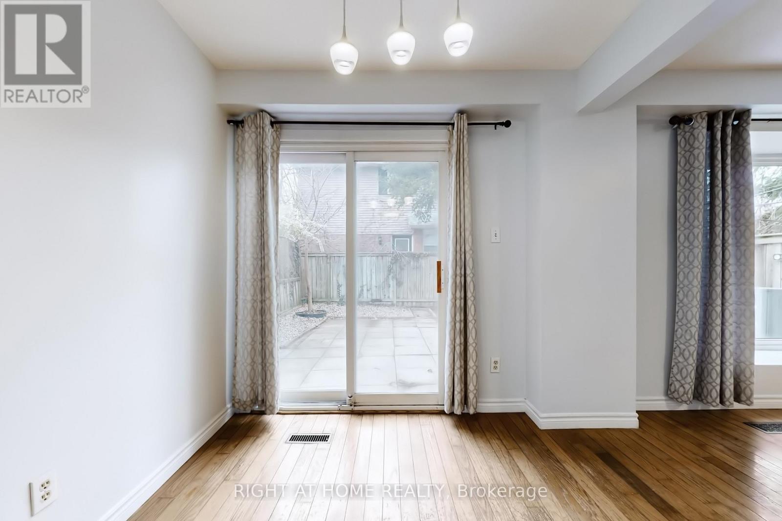 801 Edgehill Road N, Mississauga, Ontario  L5H 3Y2 - Photo 11 - W12854840