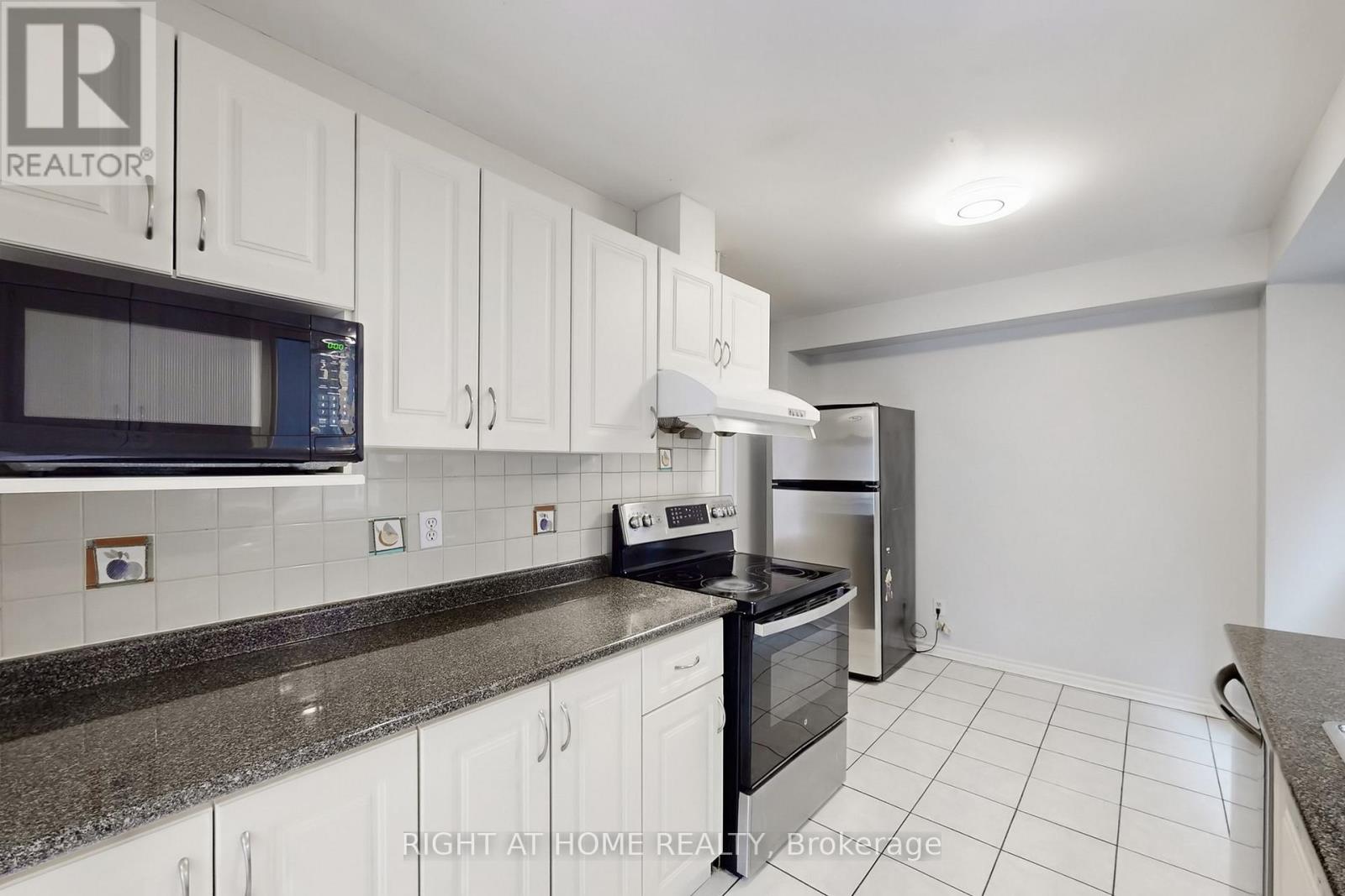 801 Edgehill Road N, Mississauga, Ontario  L5H 3Y2 - Photo 16 - W12854840