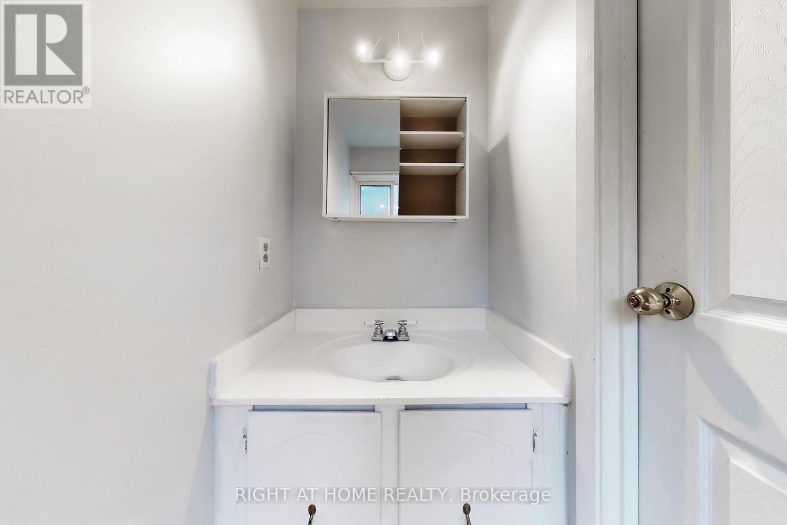 801 Edgehill Road N, Mississauga, Ontario  L5H 3Y2 - Photo 27 - W12854840