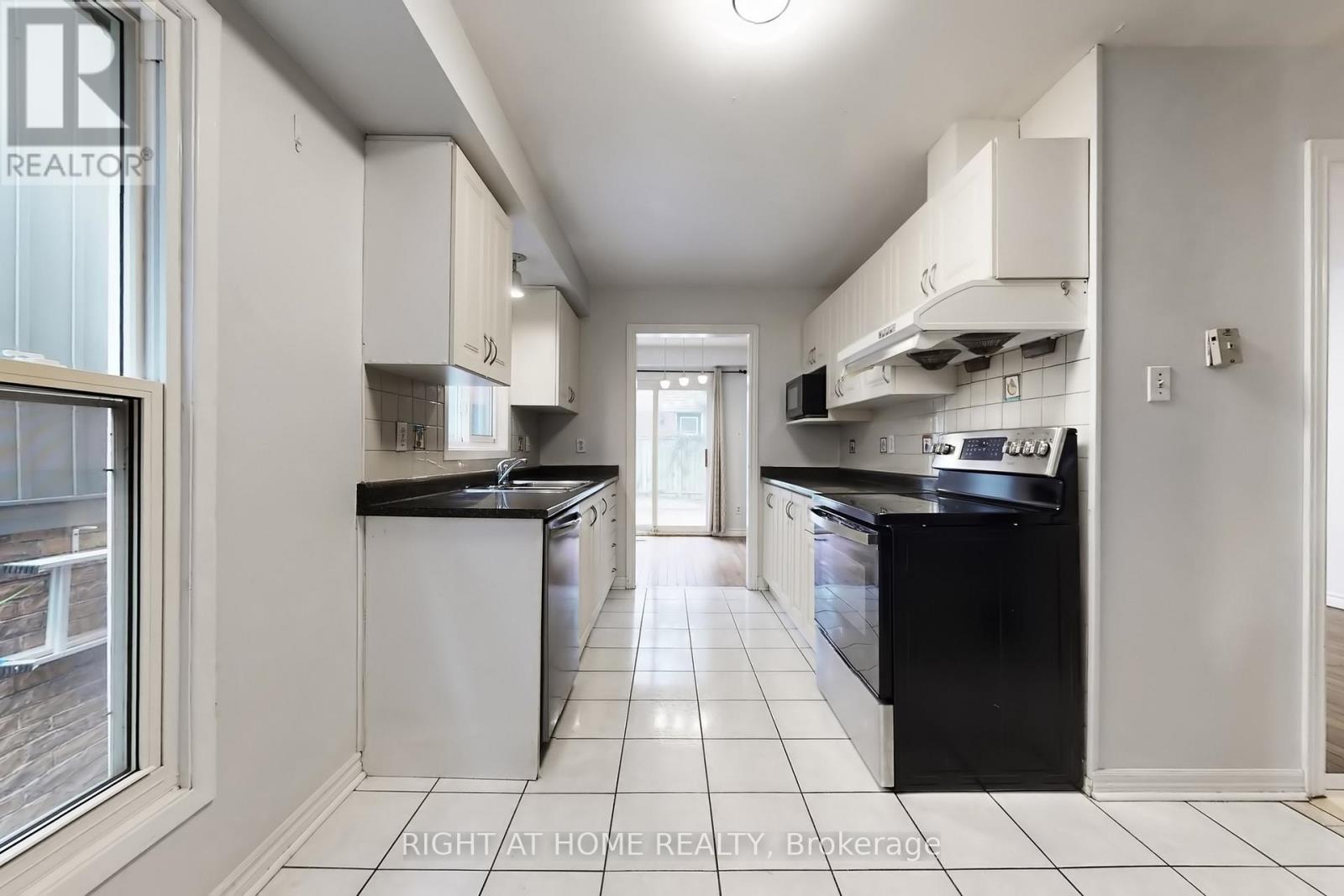 801 Edgehill Road N, Mississauga, Ontario  L5H 3Y2 - Photo 20 - W12854840