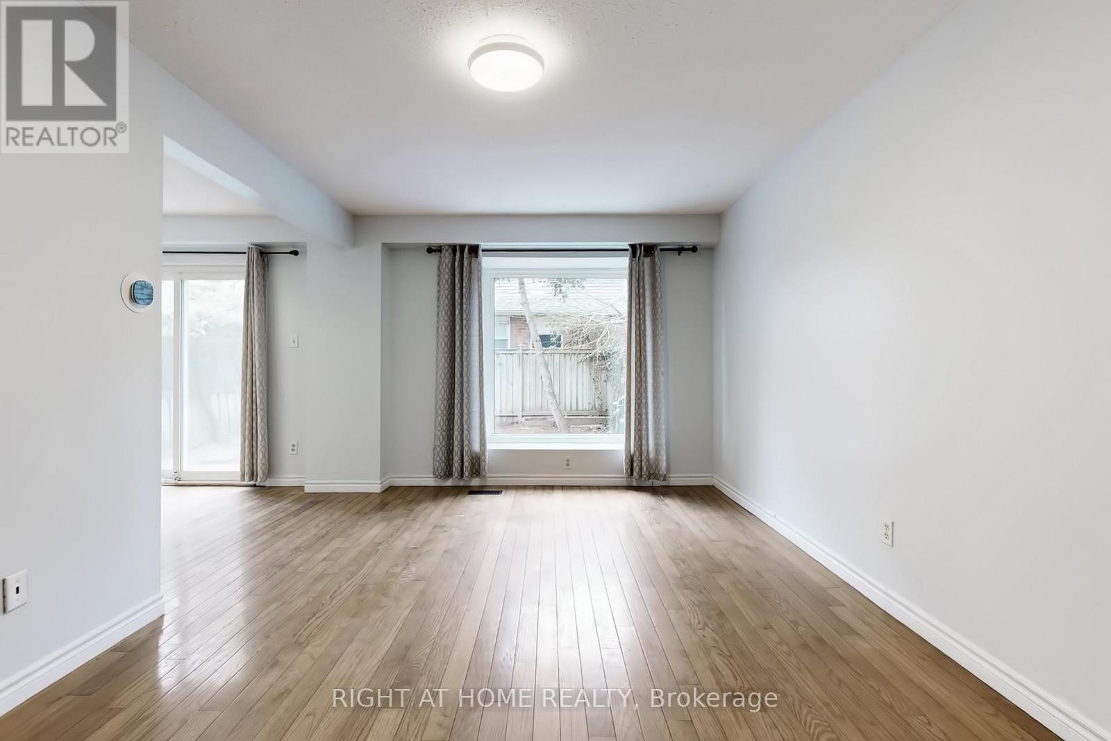 801 Edgehill Road N, Mississauga, Ontario  L5H 3Y2 - Photo 5 - W12854840