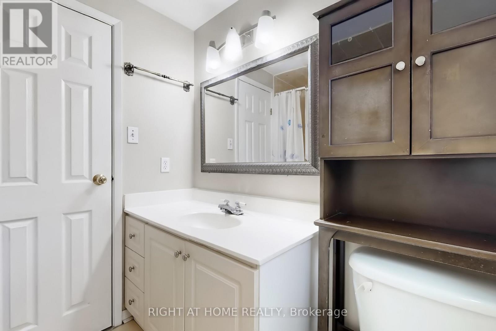 801 Edgehill Road N, Mississauga, Ontario  L5H 3Y2 - Photo 36 - W12854840