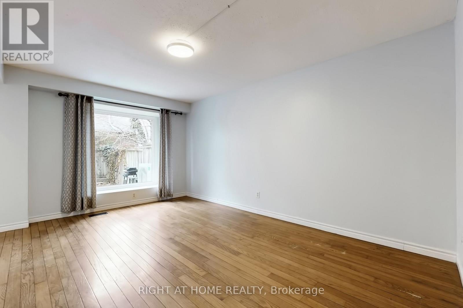 801 Edgehill Road N, Mississauga, Ontario  L5H 3Y2 - Photo 6 - W12854840