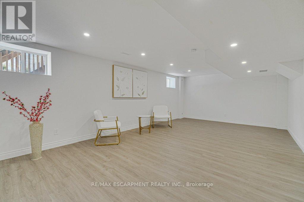 39 Avanti Crescent, Hamilton, Ontario  L8B 1W7 - Photo 32 - X12844432