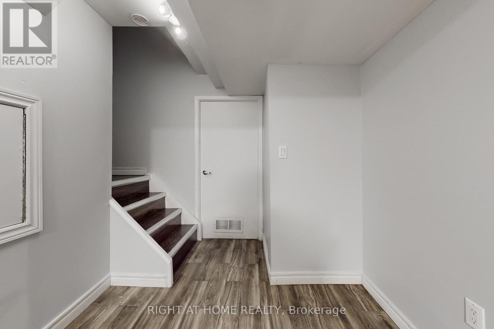 801 Edgehill Road N, Mississauga, Ontario  L5H 3Y2 - Photo 37 - W12854840