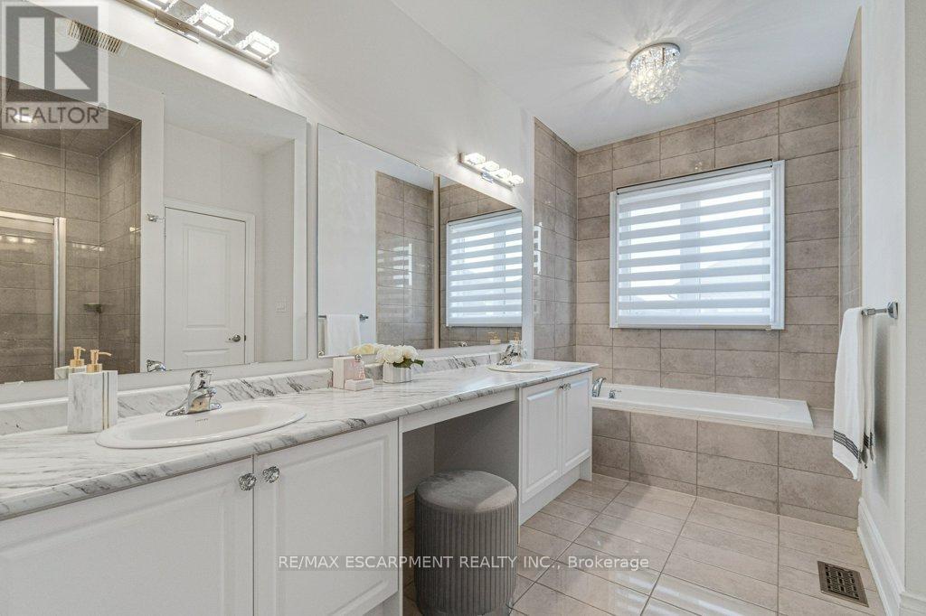 39 Avanti Crescent, Hamilton, Ontario  L8B 1W7 - Photo 19 - X12844432