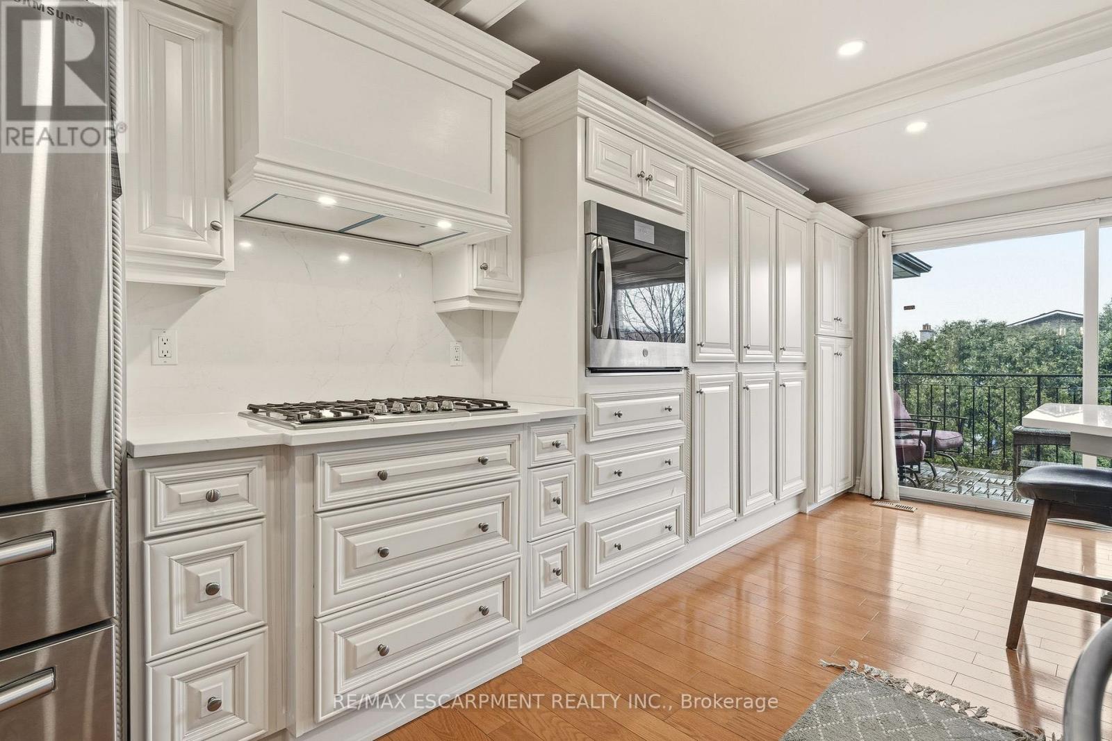 43 Maple Drive, Hamilton, Ontario  L8G 3C4 - Photo 9 - X12928790