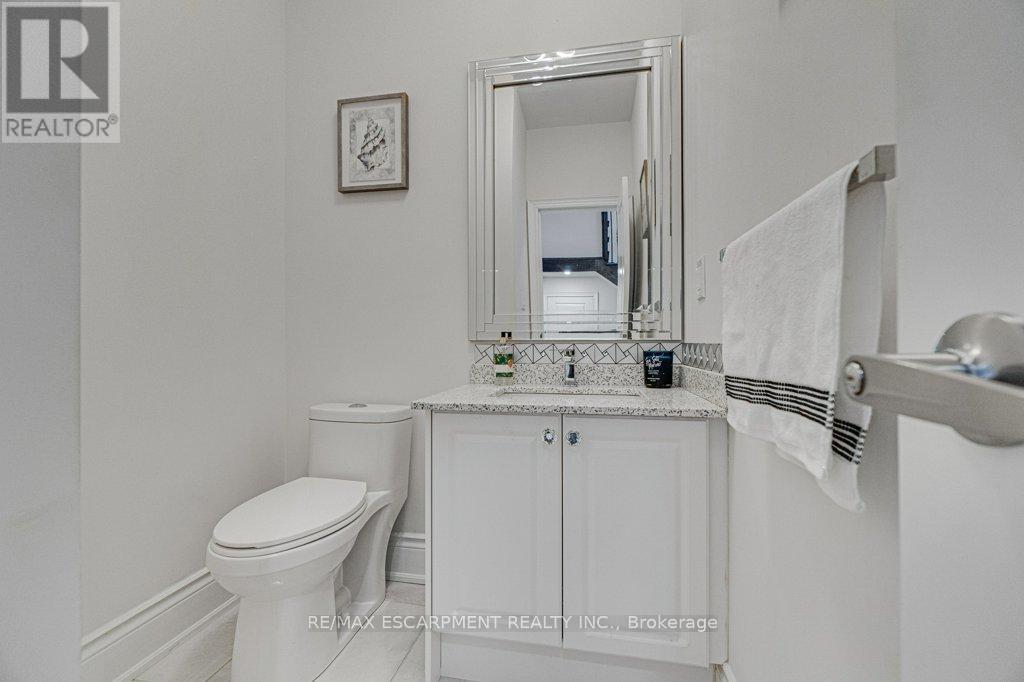 39 Avanti Crescent, Hamilton, Ontario  L8B 1W7 - Photo 13 - X12844432