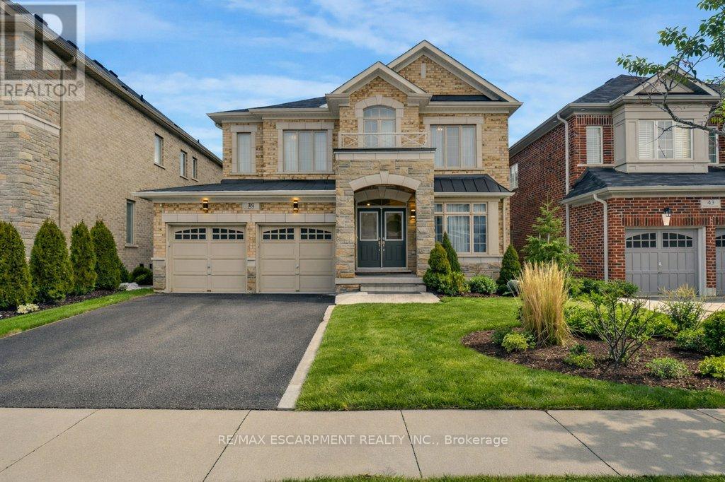39 AVANTI CRESCENT, Hamilton, Ontario