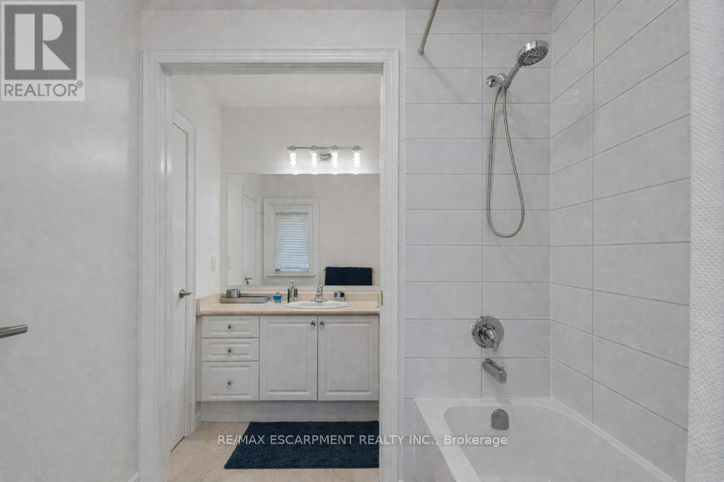 39 Avanti Crescent, Hamilton, Ontario  L8B 1W7 - Photo 27 - X12844432