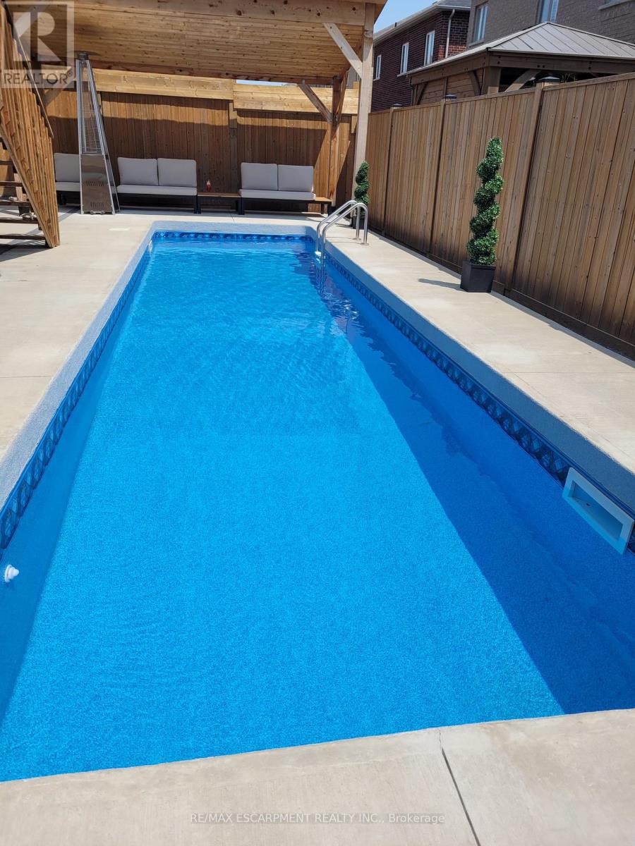 39 Avanti Crescent, Hamilton, Ontario  L8B 1W7 - Photo 38 - X12844432