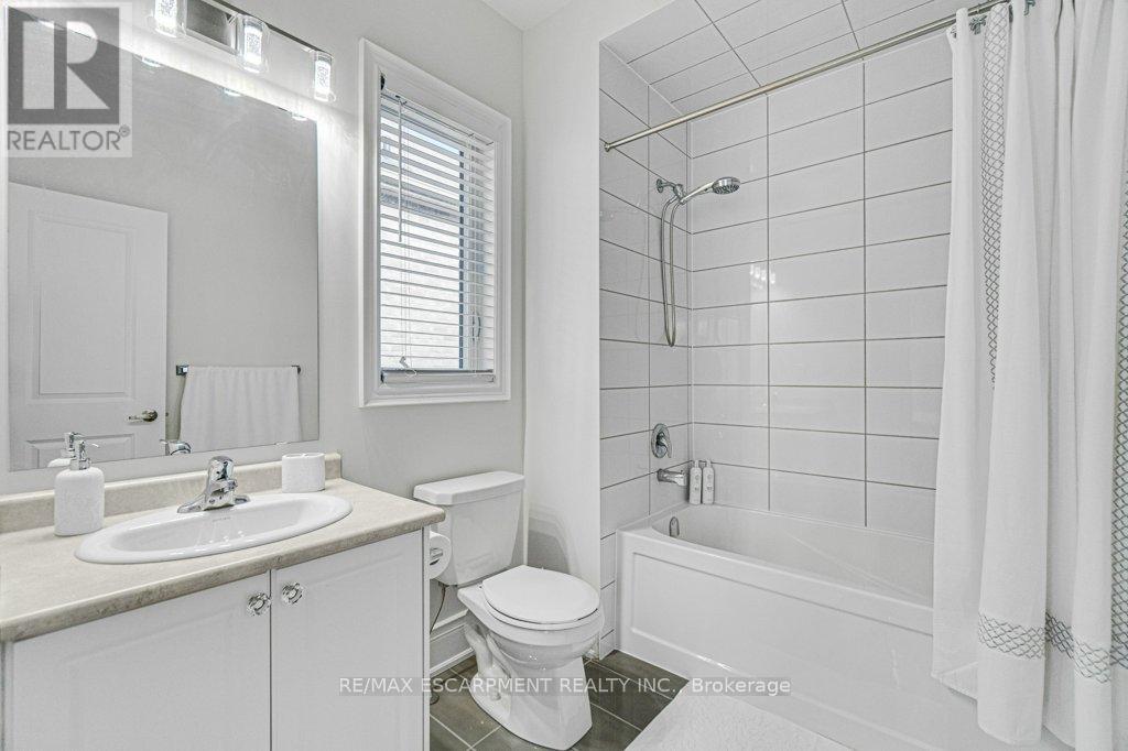 39 Avanti Crescent, Hamilton, Ontario  L8B 1W7 - Photo 30 - X12844432