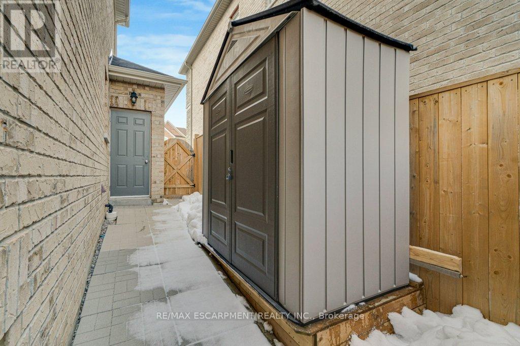 39 Avanti Crescent, Hamilton, Ontario  L8B 1W7 - Photo 44 - X12844432