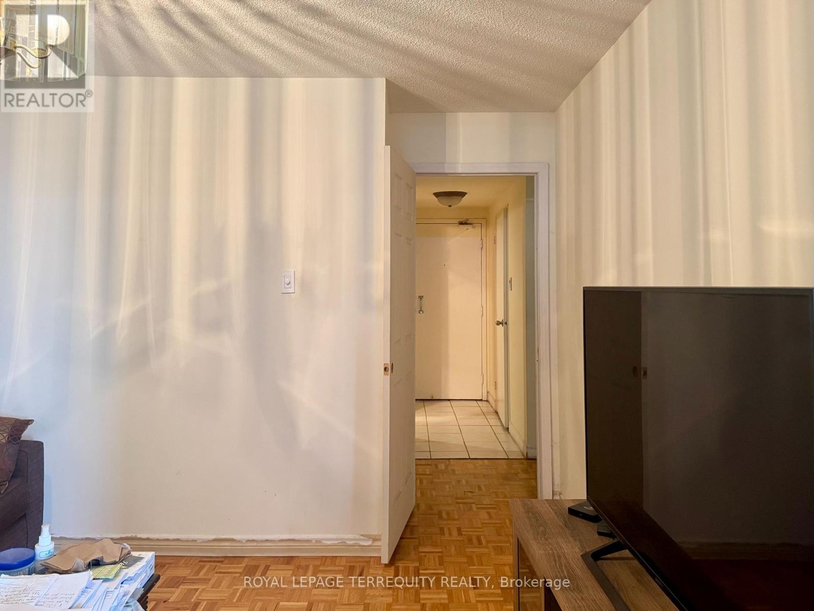 605 - 40 Panorama Court, Toronto, Ontario  M9V 4M1 - Photo 12 - W12929502