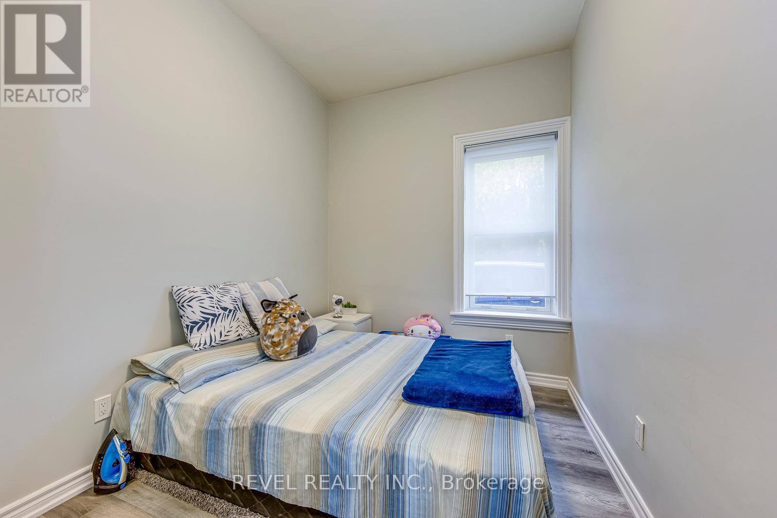 48 Young Street, Halton Hills, Ontario  L7J 2G7 - Photo 16 - W12929508