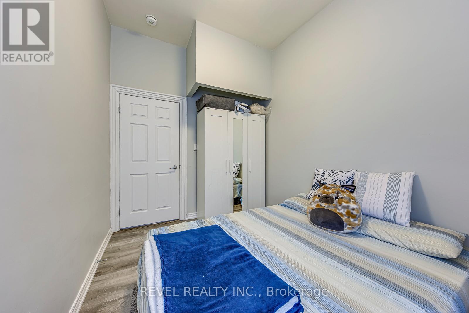 48 Young Street, Halton Hills, Ontario  L7J 2G7 - Photo 17 - W12929508