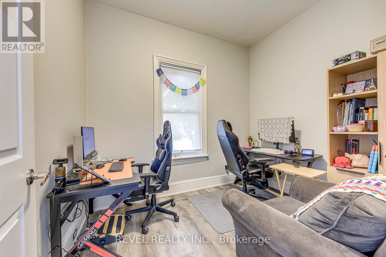 48 Young Street, Halton Hills, Ontario  L7J 2G7 - Photo 18 - W12929508