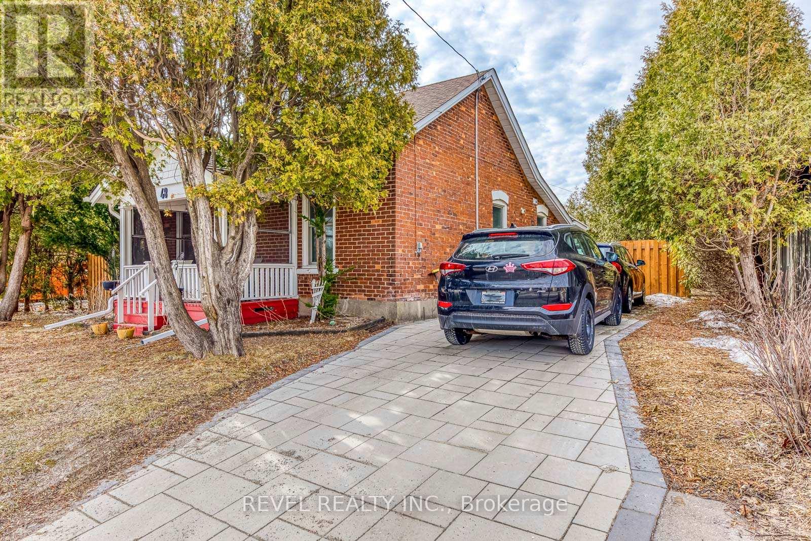 48 Young Street, Halton Hills, Ontario  L7J 2G7 - Photo 2 - W12929508