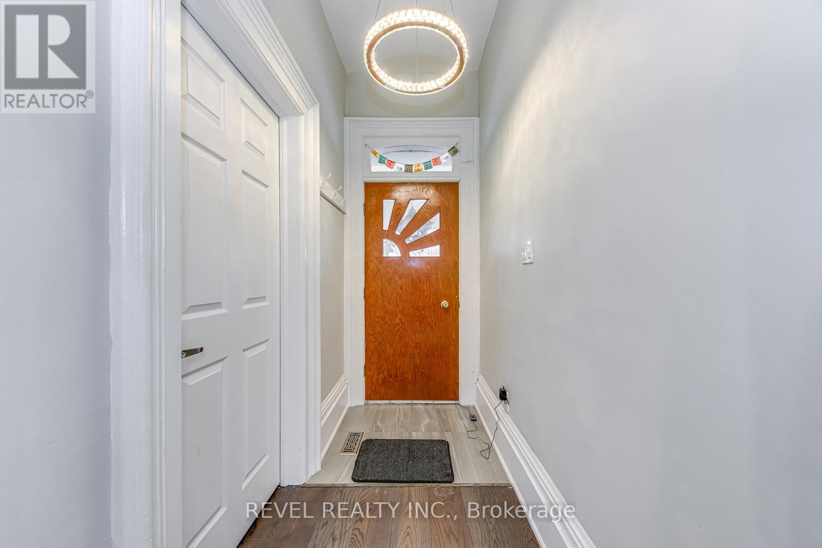 48 Young Street, Halton Hills, Ontario  L7J 2G7 - Photo 3 - W12929508