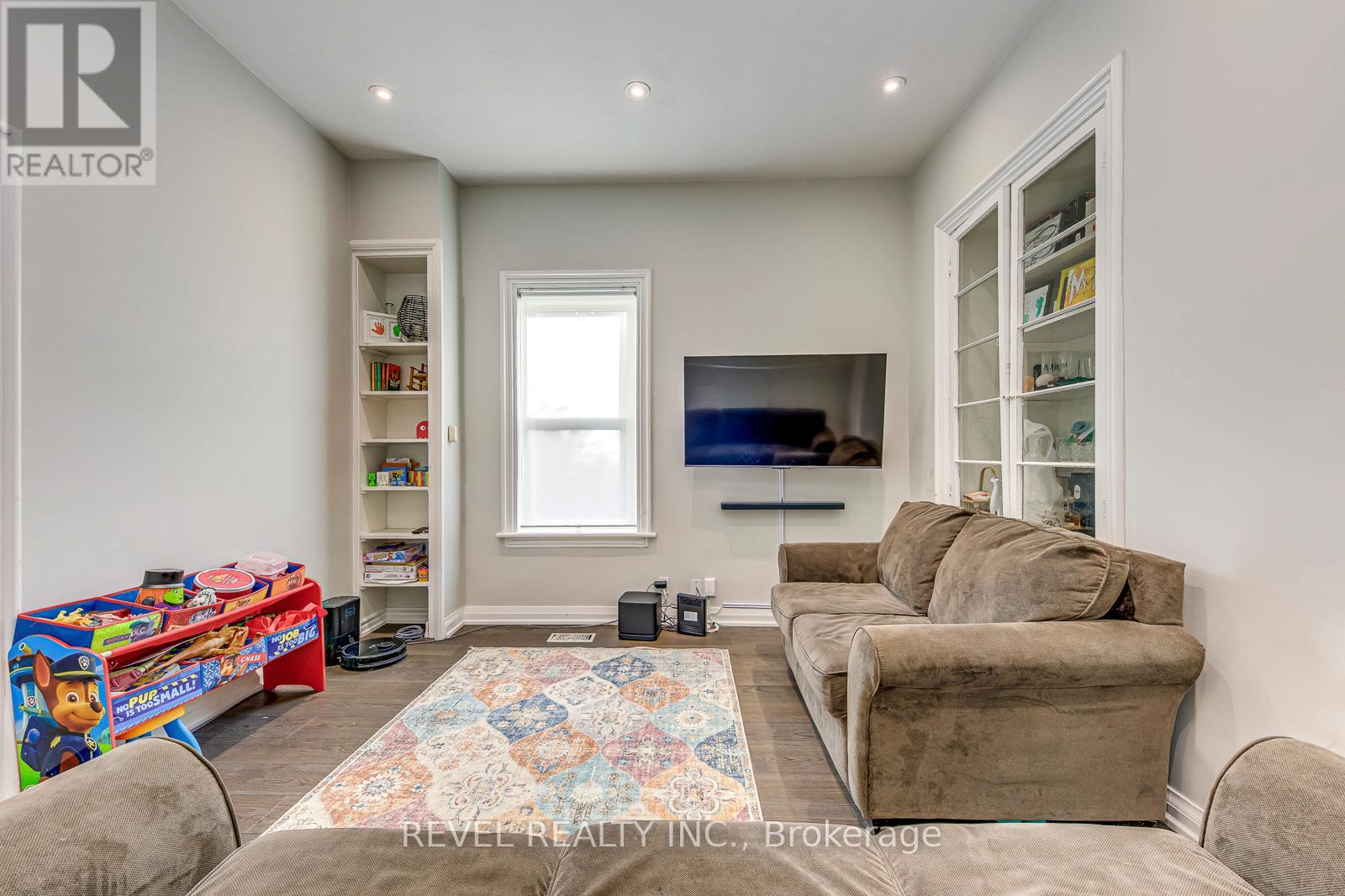 48 Young Street, Halton Hills, Ontario  L7J 2G7 - Photo 5 - W12929508