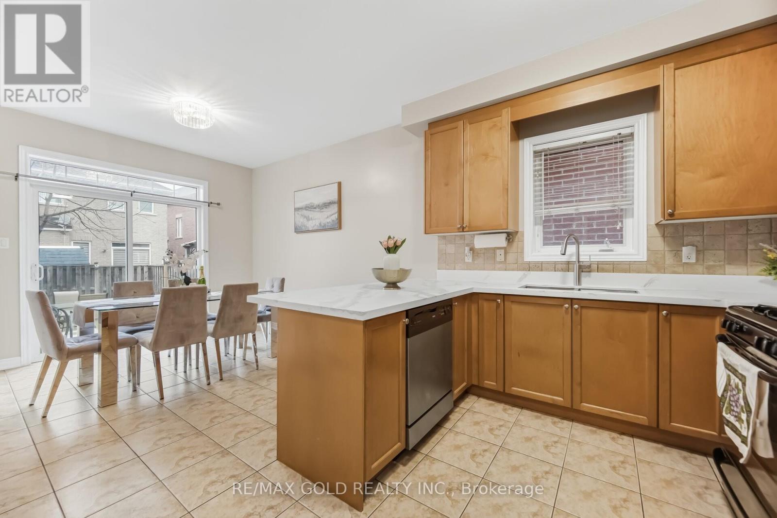 152 Father Tobin Road, Brampton, Ontario  L6R 0E3 - Photo 13 - W12929510