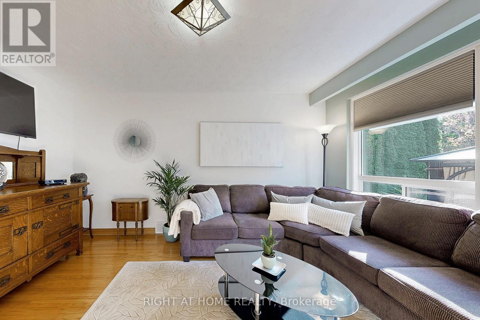 907 Fourth Street, Mississauga, Ontario  L5E 1J8 - Photo 10 - W12929516