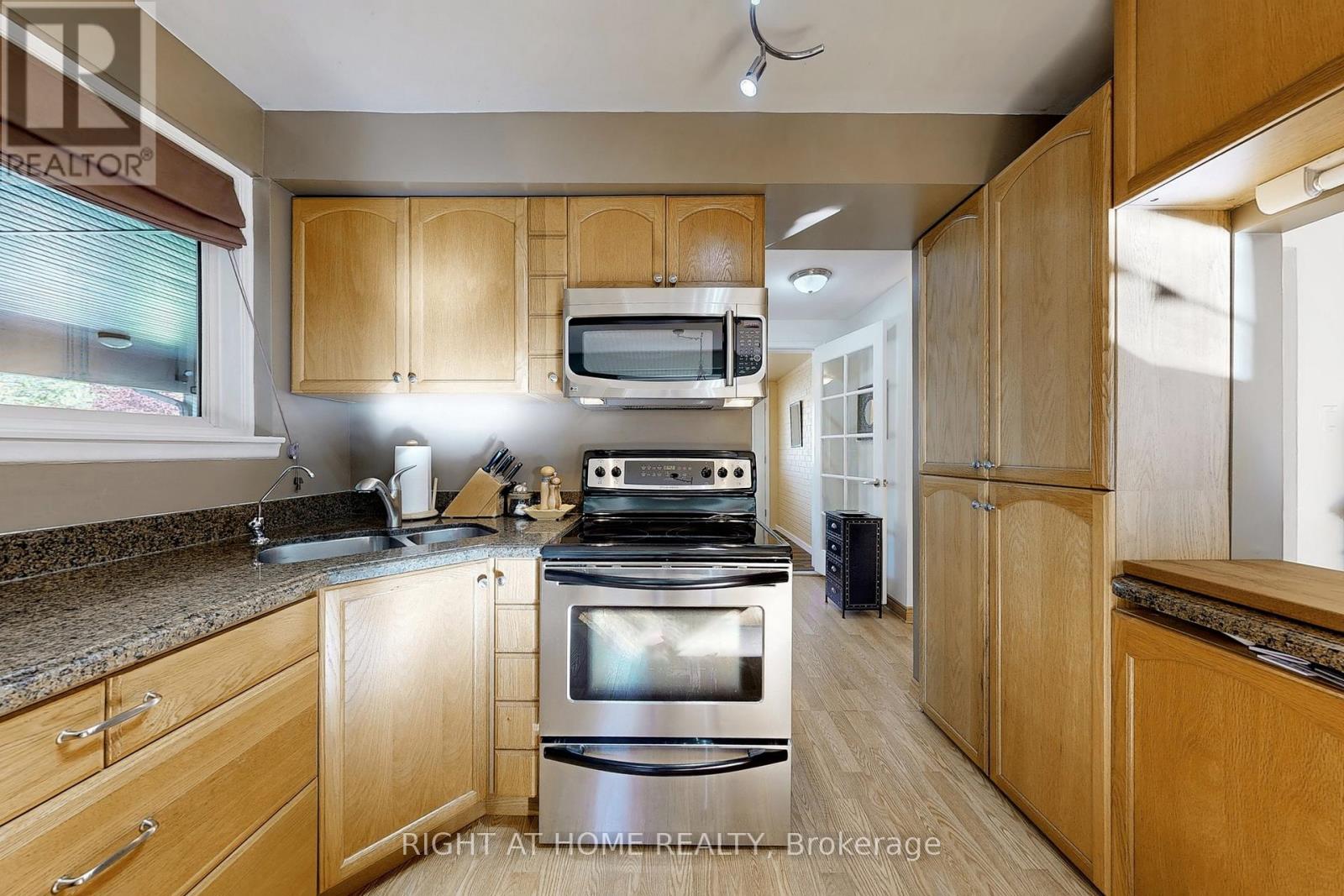 907 Fourth Street, Mississauga, Ontario  L5E 1J8 - Photo 14 - W12929516