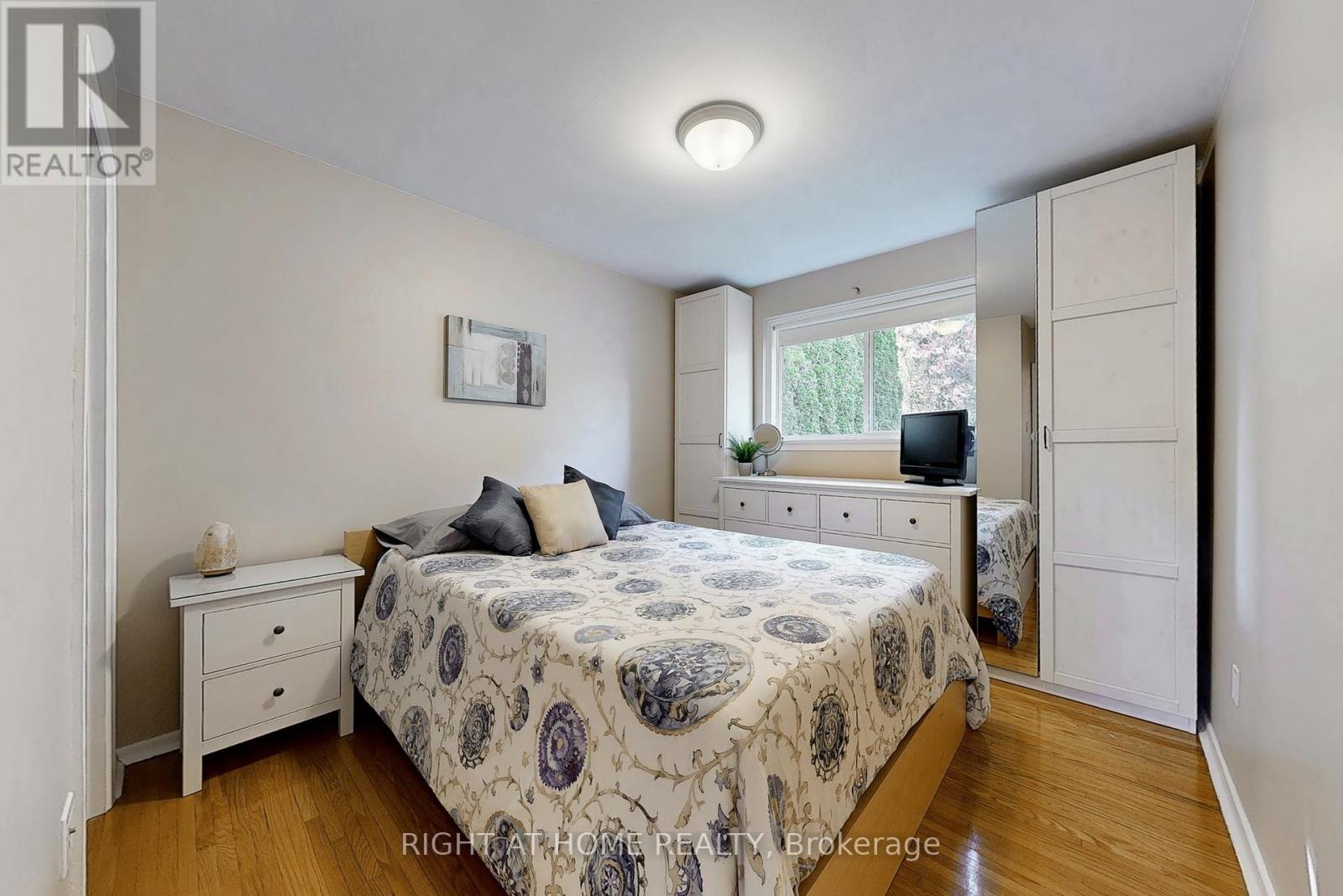 907 Fourth Street, Mississauga, Ontario  L5E 1J8 - Photo 18 - W12929516