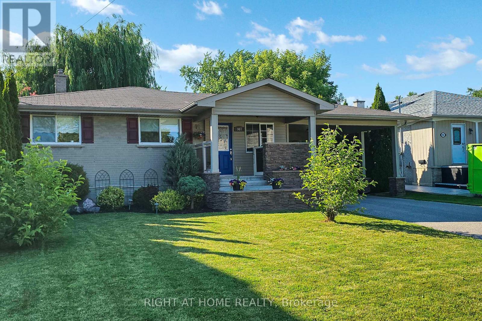 907 Fourth Street, Mississauga, Ontario  L5E 1J8 - Photo 2 - W12929516