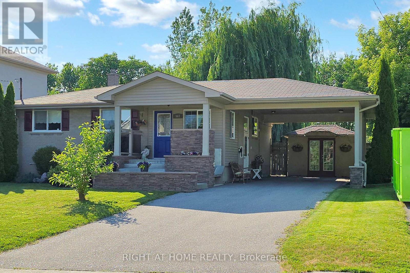 907 Fourth Street, Mississauga, Ontario  L5E 1J8 - Photo 3 - W12929516