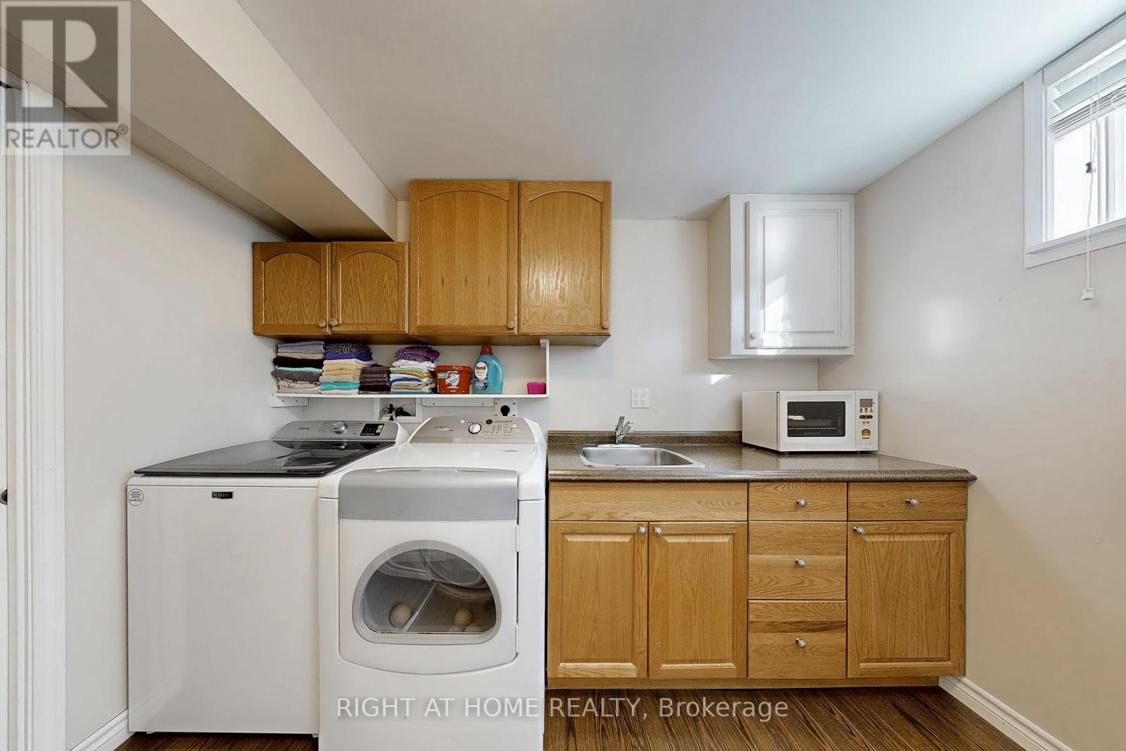 907 Fourth Street, Mississauga, Ontario  L5E 1J8 - Photo 35 - W12929516