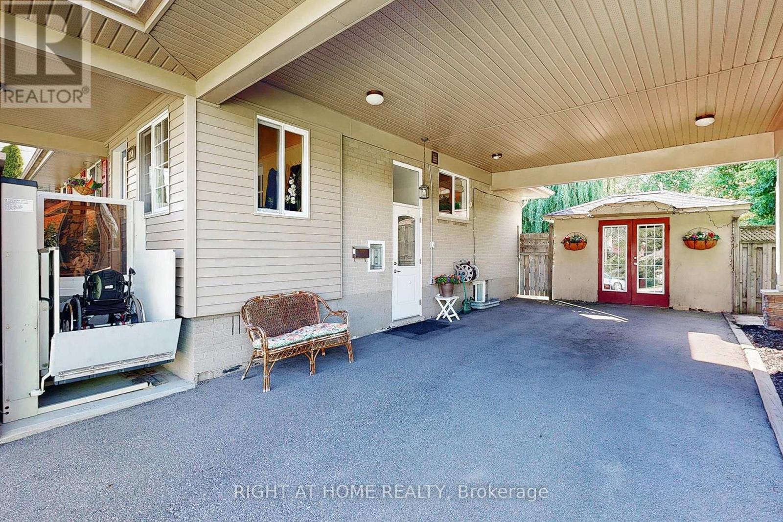 907 Fourth Street, Mississauga, Ontario  L5E 1J8 - Photo 4 - W12929516