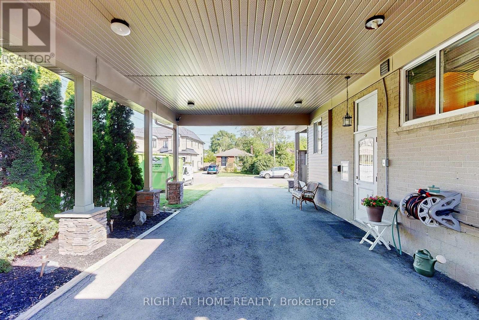 907 Fourth Street, Mississauga, Ontario  L5E 1J8 - Photo 5 - W12929516