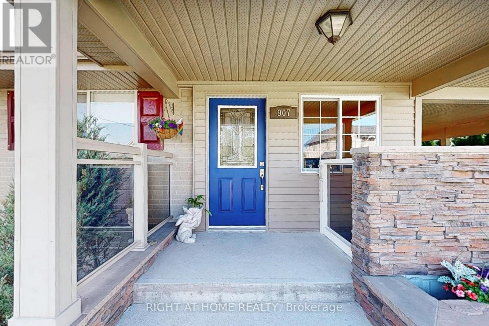 907 Fourth Street, Mississauga, Ontario  L5E 1J8 - Photo 6 - W12929516